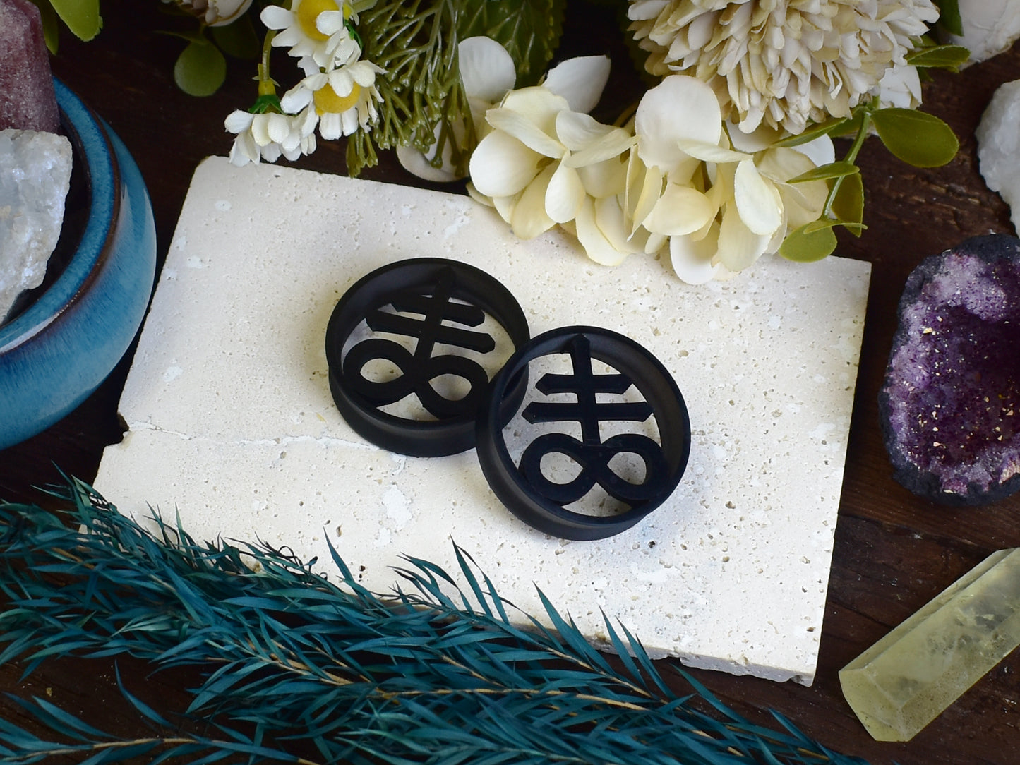 Túneles para Orejas con Cruz de Leviatán | 14 Colores