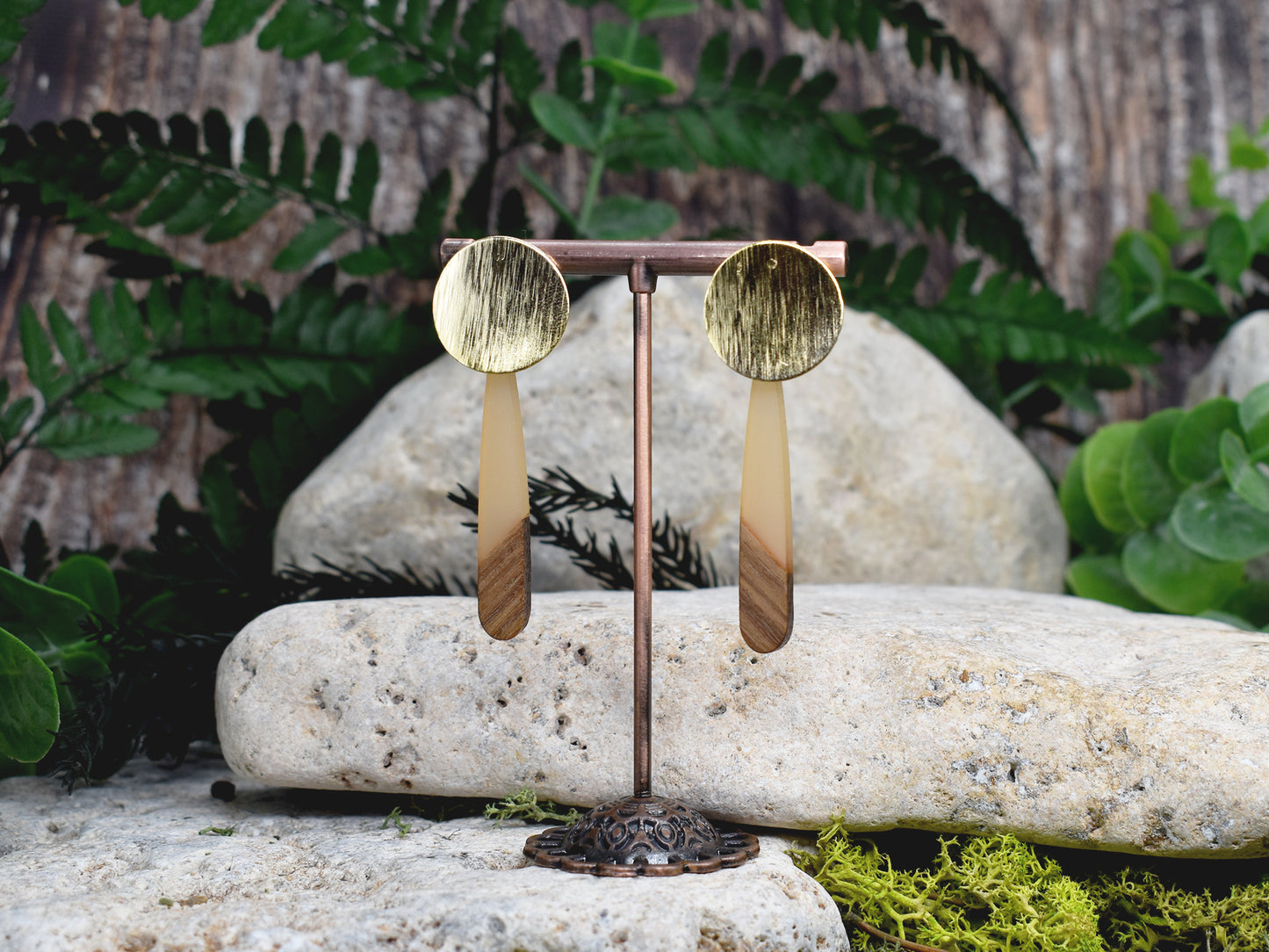 Wiszące kolczyki z zawieszką z drewna i żywicy Spirit Of Copper