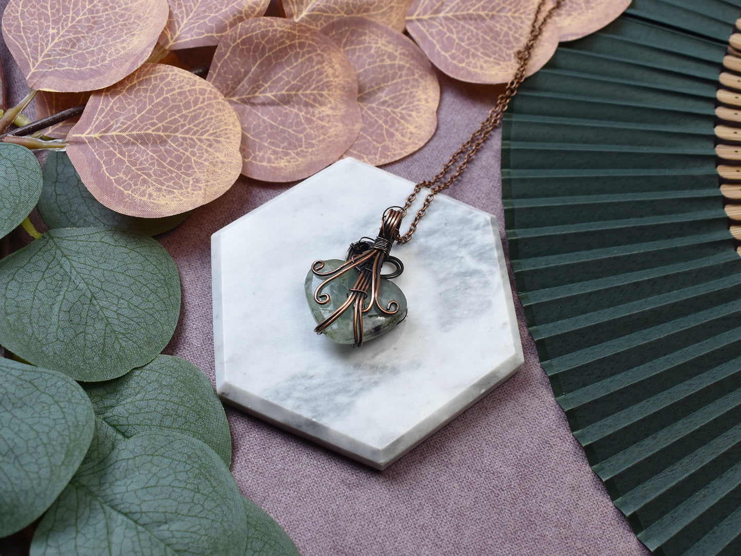 Miedziany wisiorek wire wrapping z prehnitem Spirit Of Copper