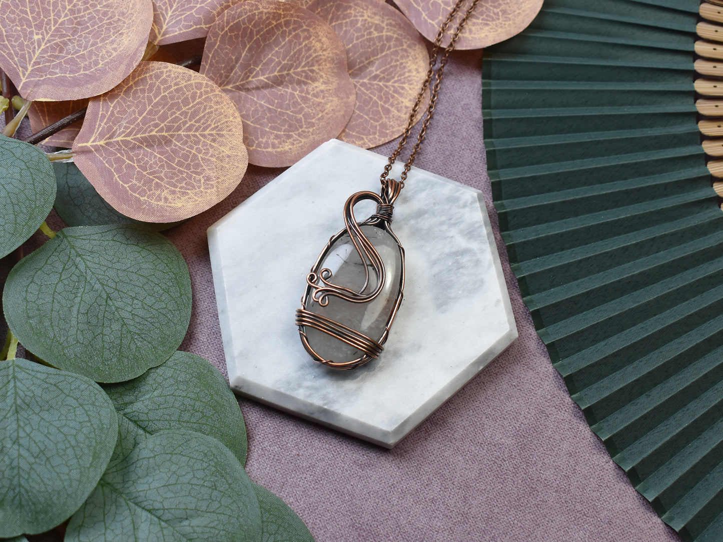 Miedziany wisiorek wire wrapping z kwarcem z rutylem Spirit Of Copper