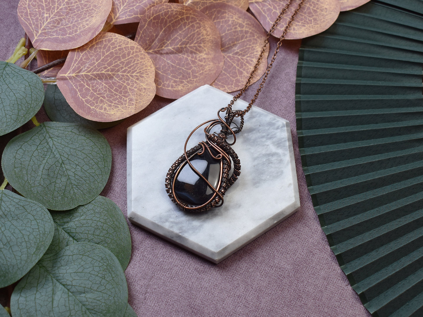 Miedziany wisiorek wire wrapping z czarnym agatem Spirit Of Copper