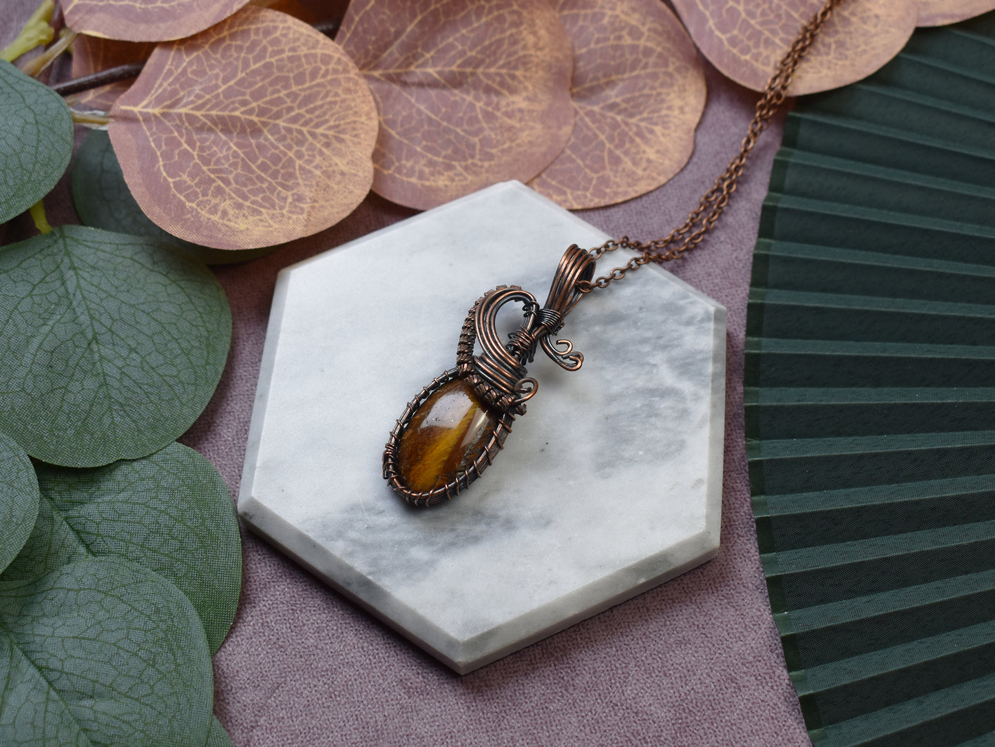 Miedziany wisiorek wire wrapping z tygrysim okiem Spirit Of Copper