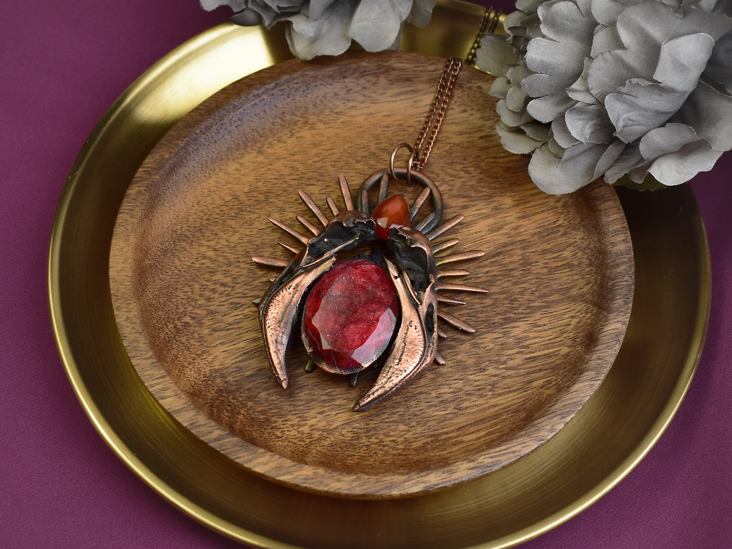 Miedziany wisior z czaszką flaminga, rubinem i agatem Spirit Of Copper