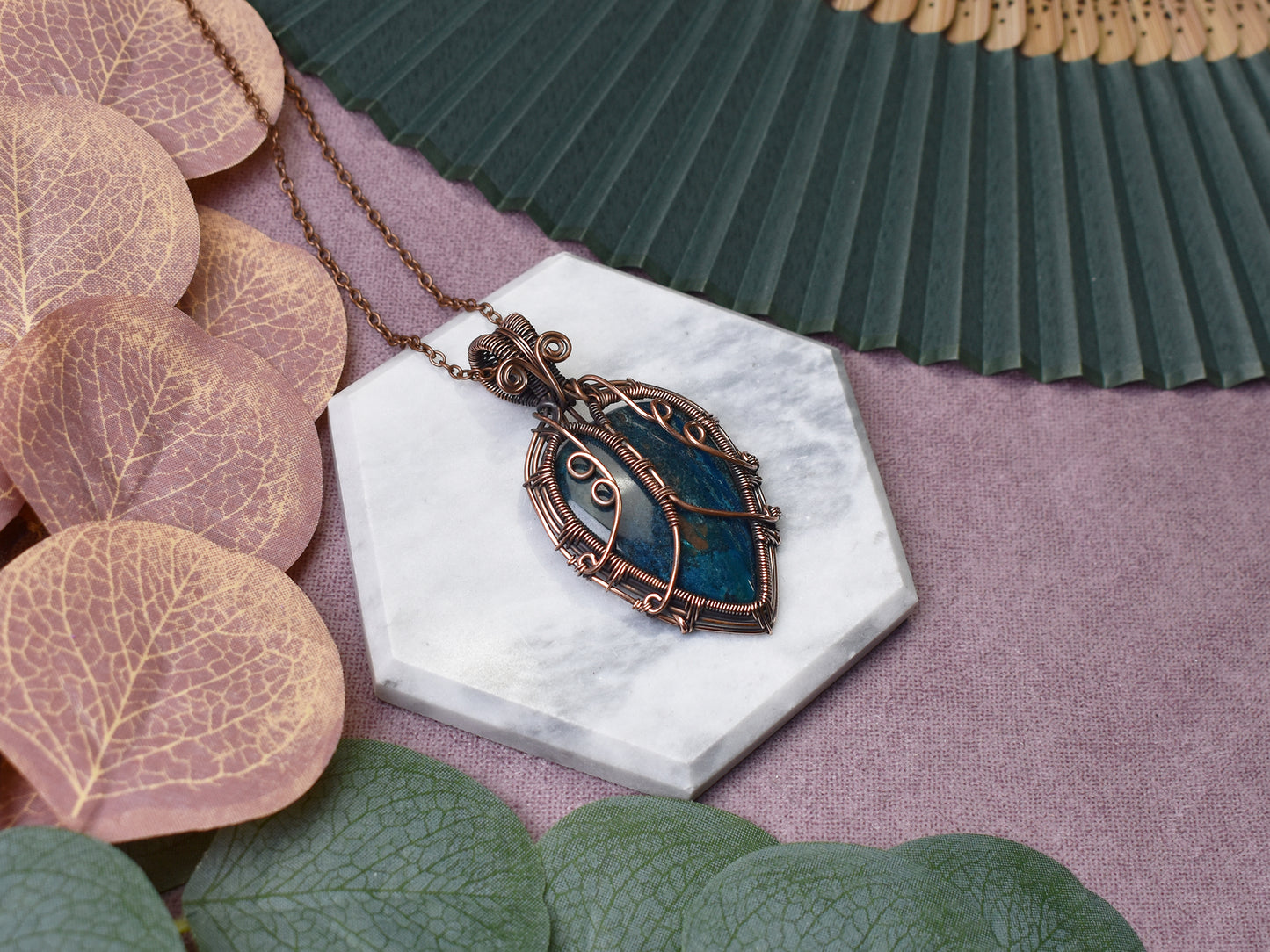 Miedziany wisiorek wire wrapping z apatytem Spirit Of Copper