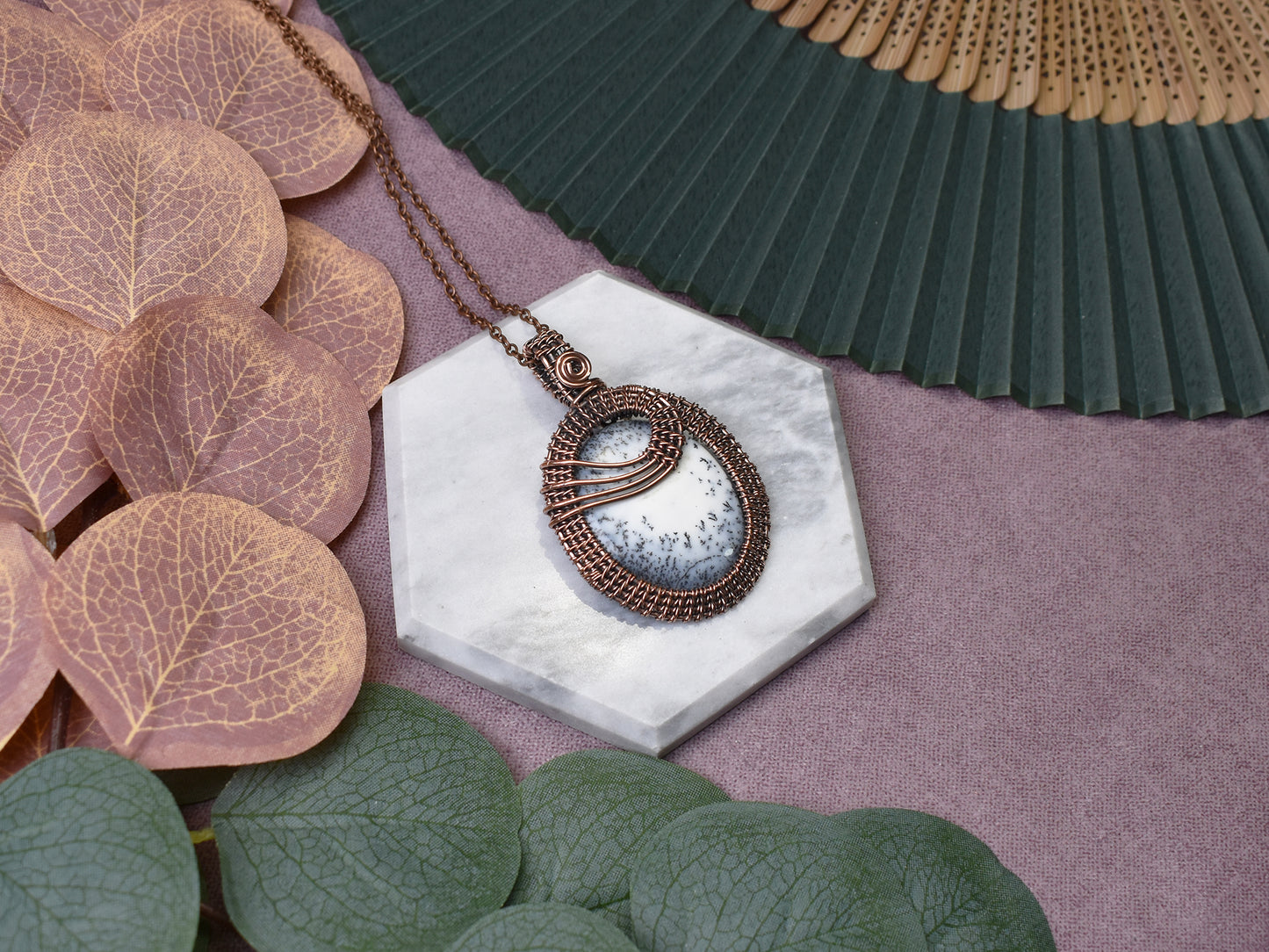 Miedziany wisiorek wire wrapping z opalem dendrytowym Spirit Of Copper