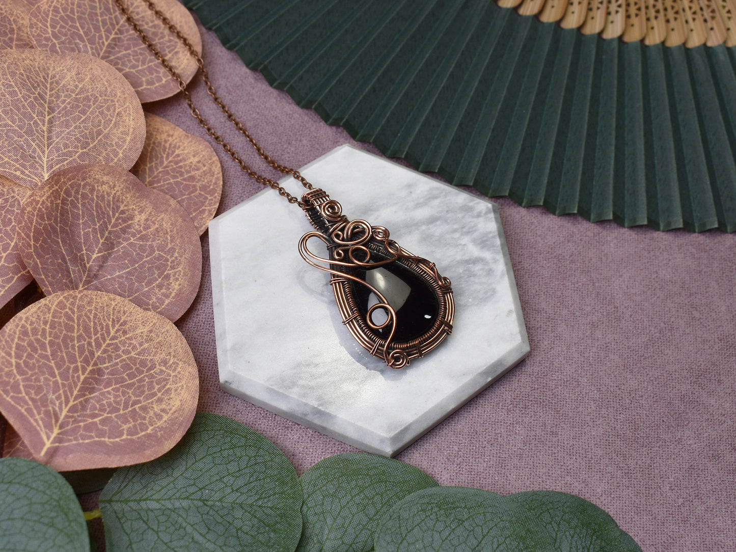 Miedziany wisiorek wire wrapping z onyksem Spirit Of Copper