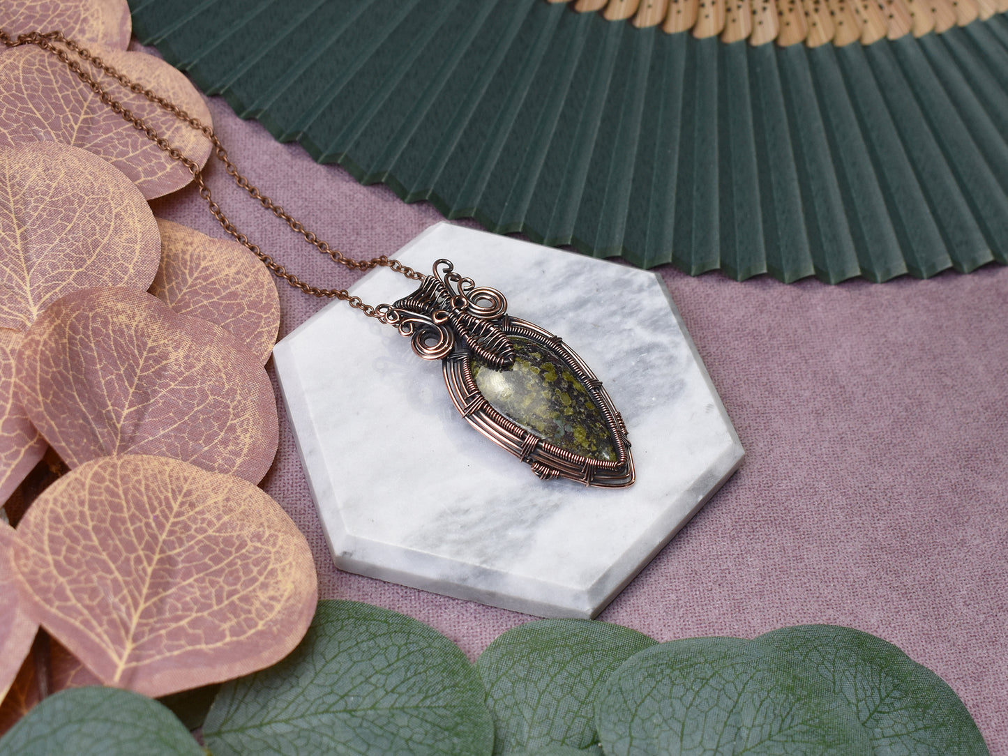 Miedziany wisiorek wire wrapping z agatem Blood Dragon Spirit Of Copper