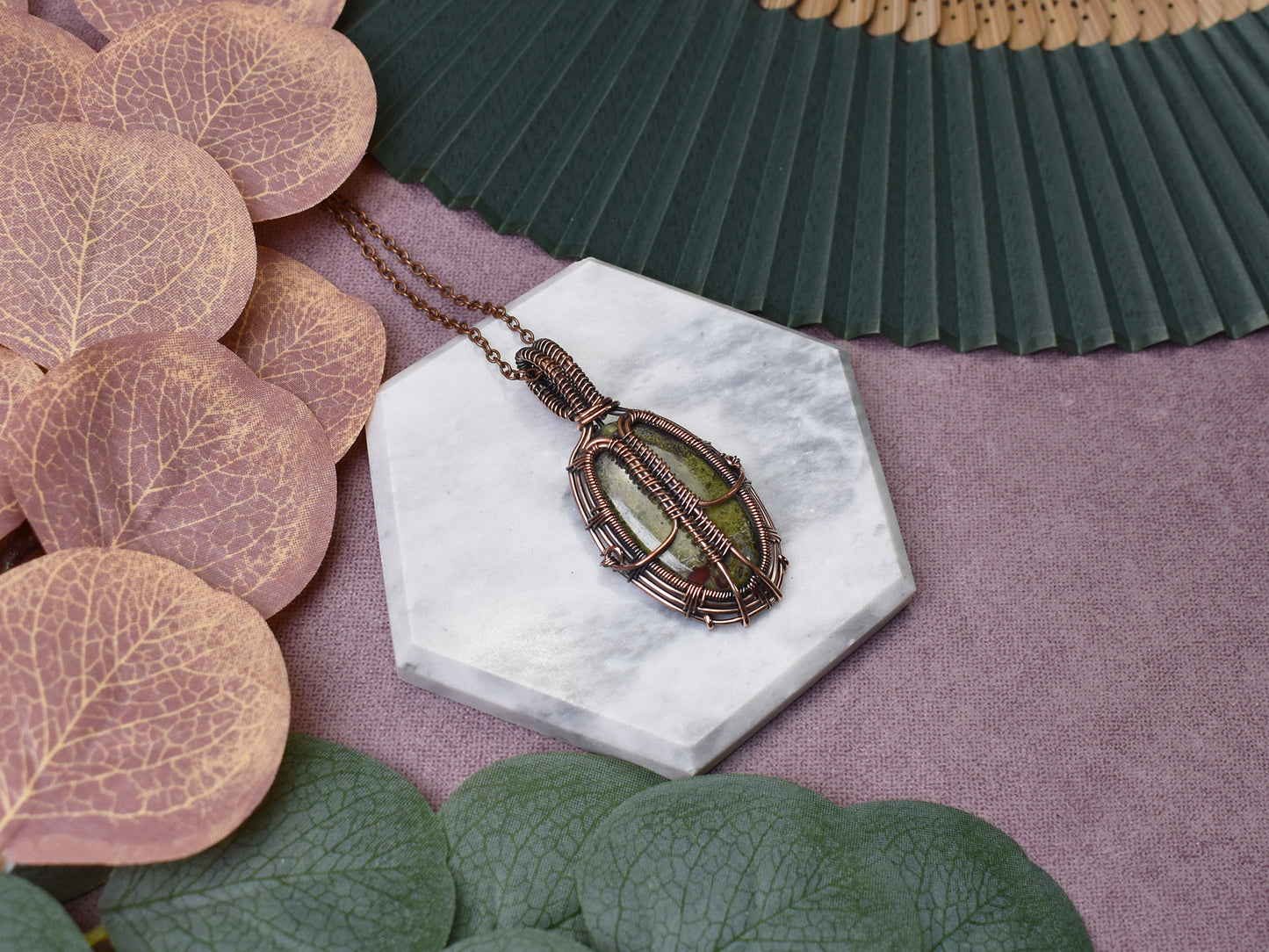 Miedziany wisiorek wire wrapping z agatem Blood Dragon Spirit Of Copper