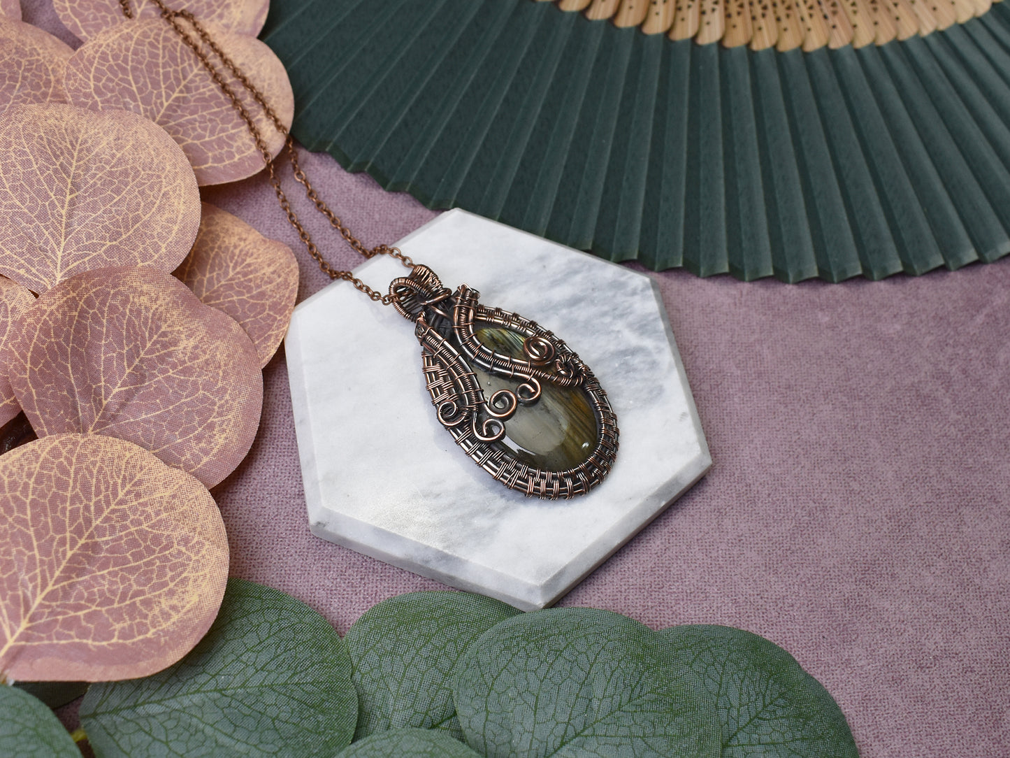 Miedziany wisiorek wire wrapping z labradorytem Spirit Of Copper