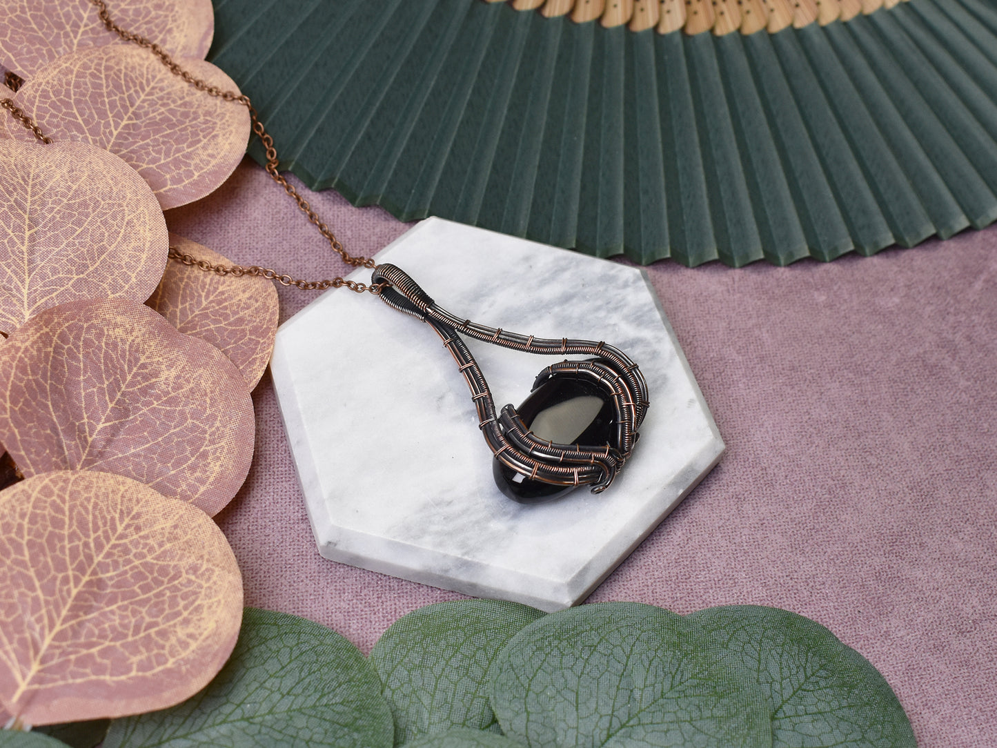Miedziany wisiorek wire wrapping z onyksem Spirit Of Copper