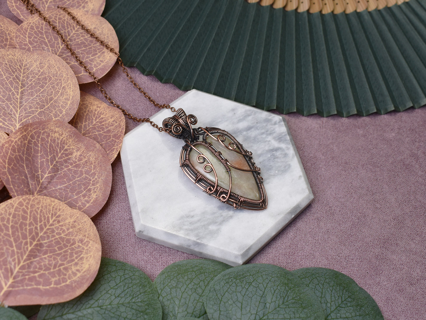 Miedziany wisiorek wire wrapping z serafinitem Aqua Spirit Of Copper