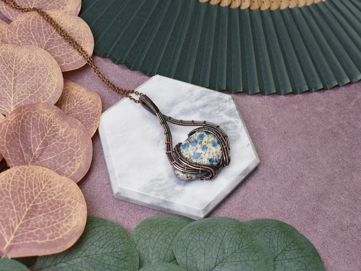 Miedziany wisiorek wire wrapping z kamieniem K2 Spirit Of Copper
