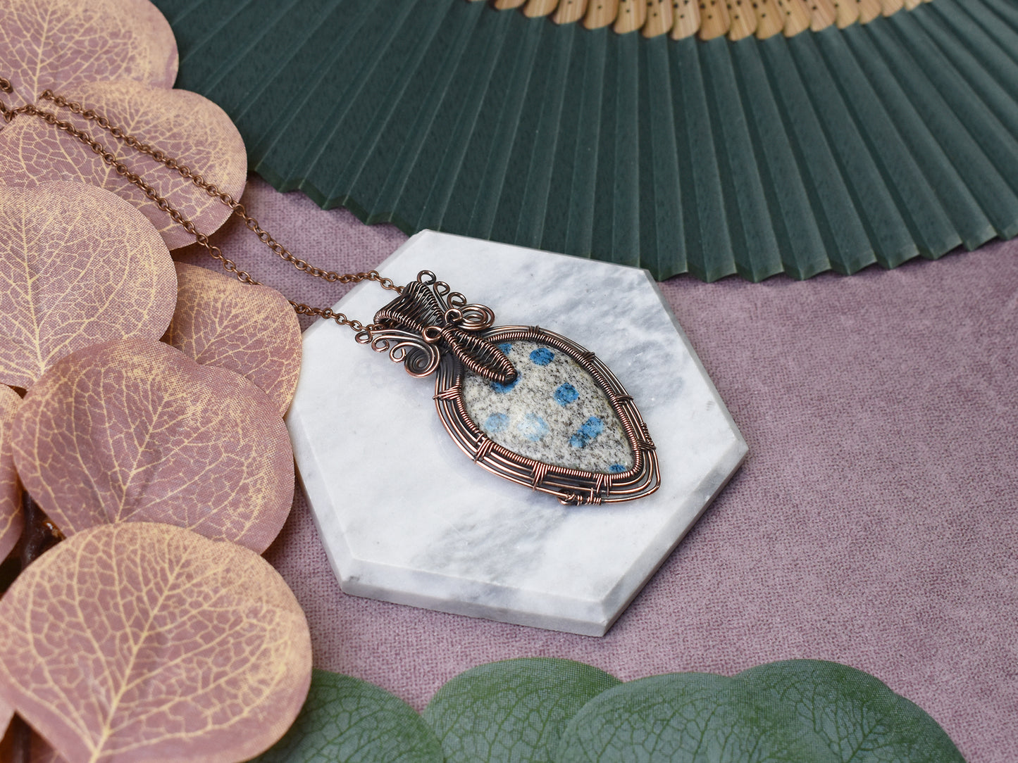 Miedziany wisiorek wire wrapping z kamieniem K2 Spirit Of Copper