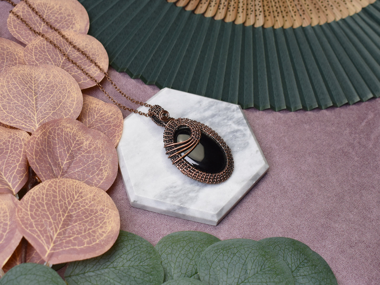 Miedziany wisiorek wire wrapping z onyksem Spirit Of Copper