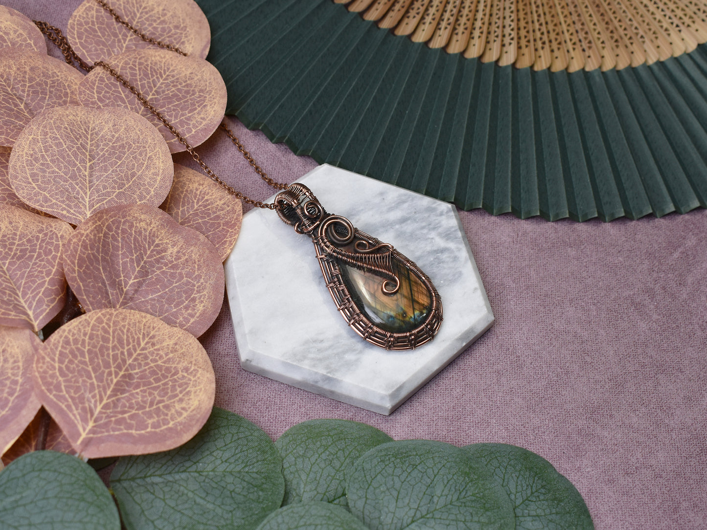 Miedziany wisiorek wire wrapping z labradorytem Spirit Of Copper