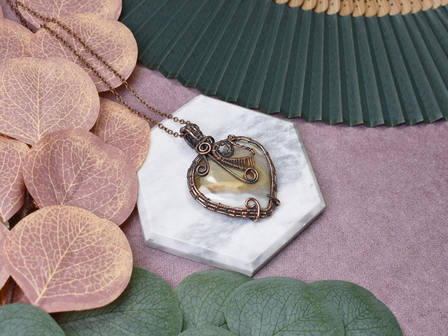 Miedziany wisiorek wire wrapping z agatem z Botswany Spirit Of Copper