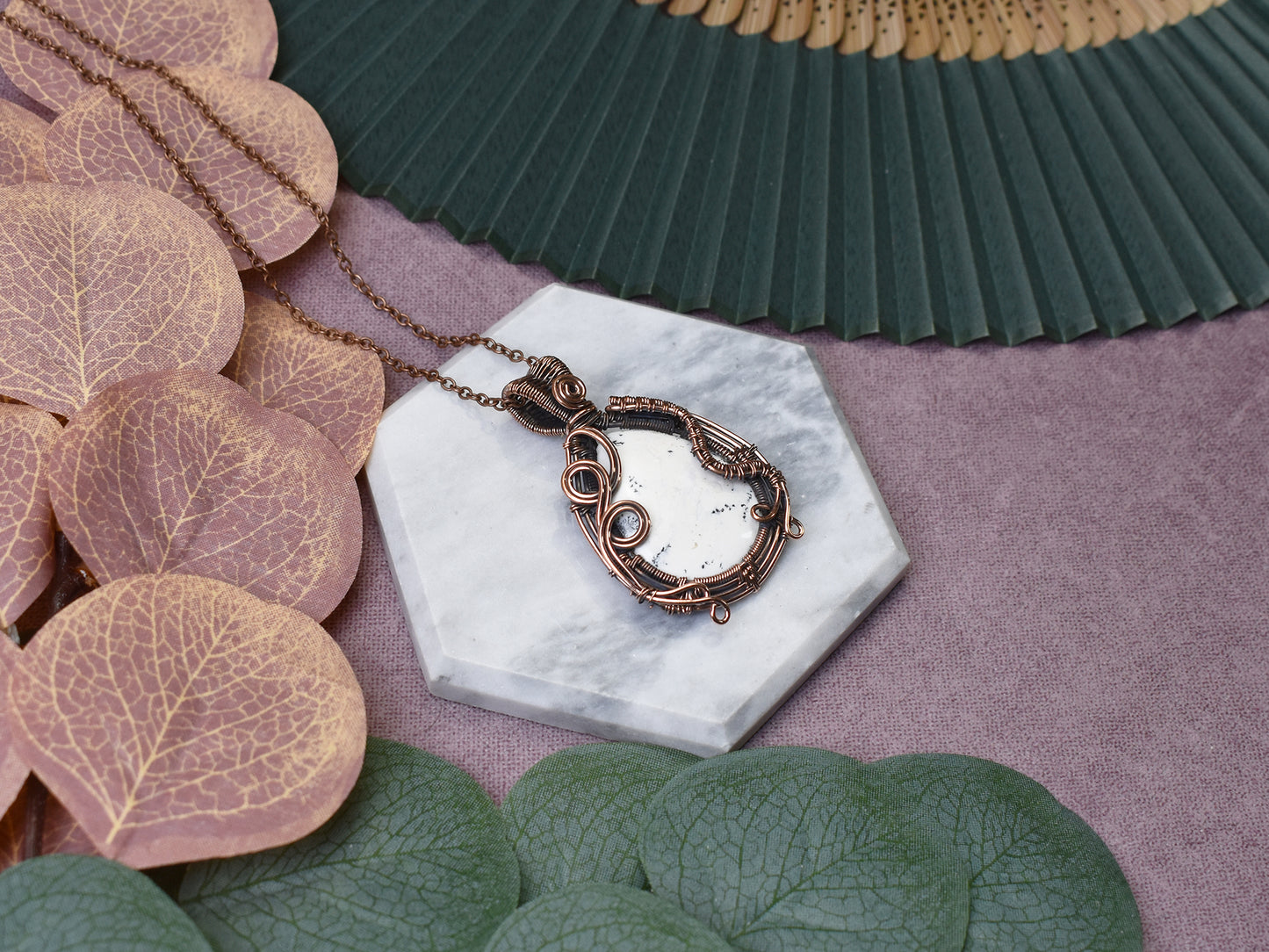 Miedziany wisiorek wire wrapping z opalem dendrytowym Spirit Of Copper