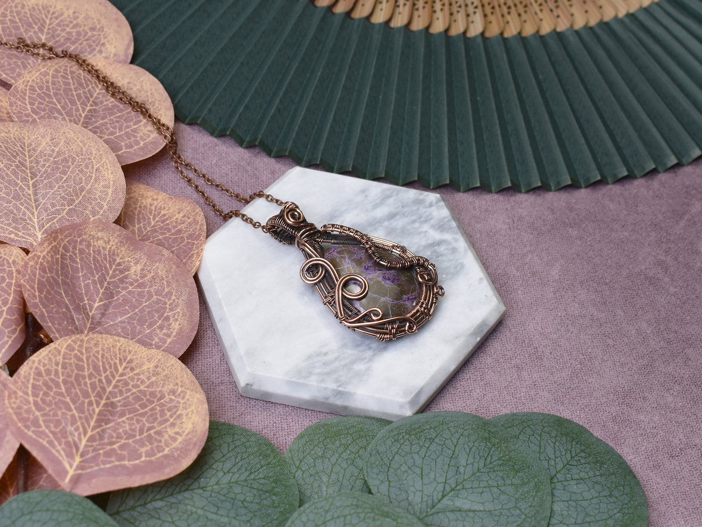 Miedziany wisiorek wire wrapping z purpurytem Spirit Of Copper