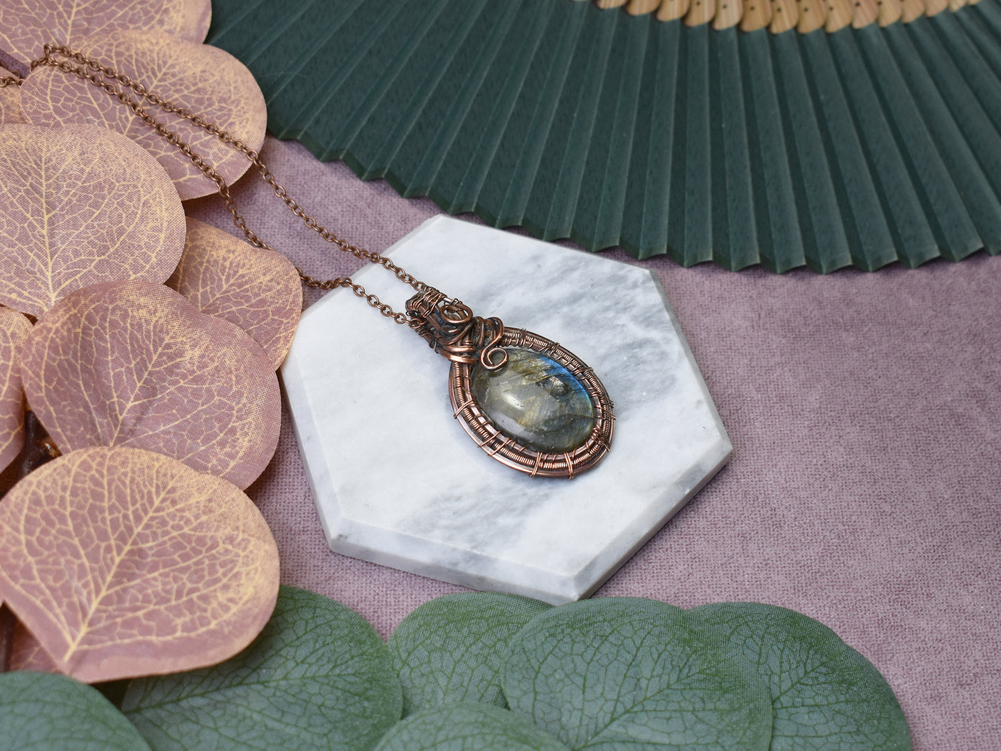 Miedziany wisiorek wire wrapping z labradorytem Spirit Of Copper