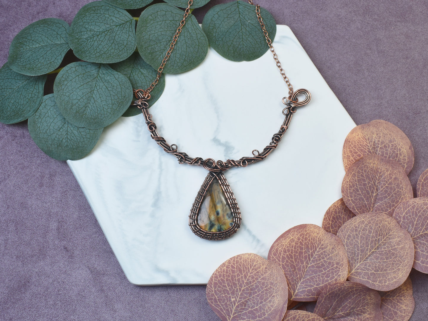 Miedziany naszyjnik wire wrapping z labradorytem Spirit Of Copper