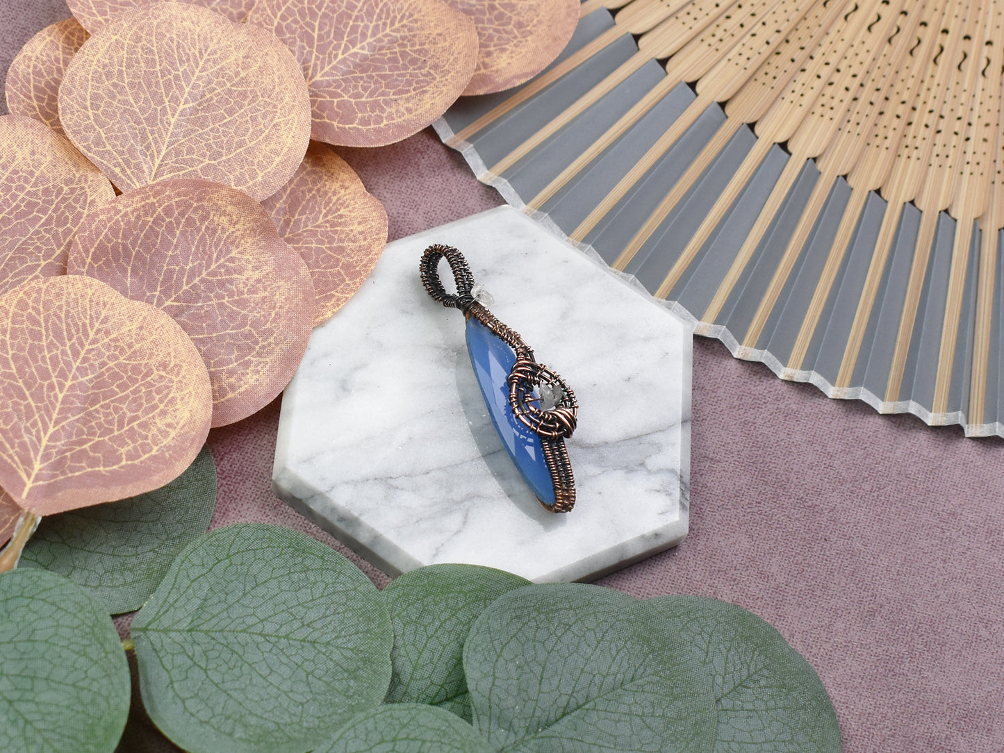 Miedziany Wisiorek Wire-Wrapping z Chalcedonem
