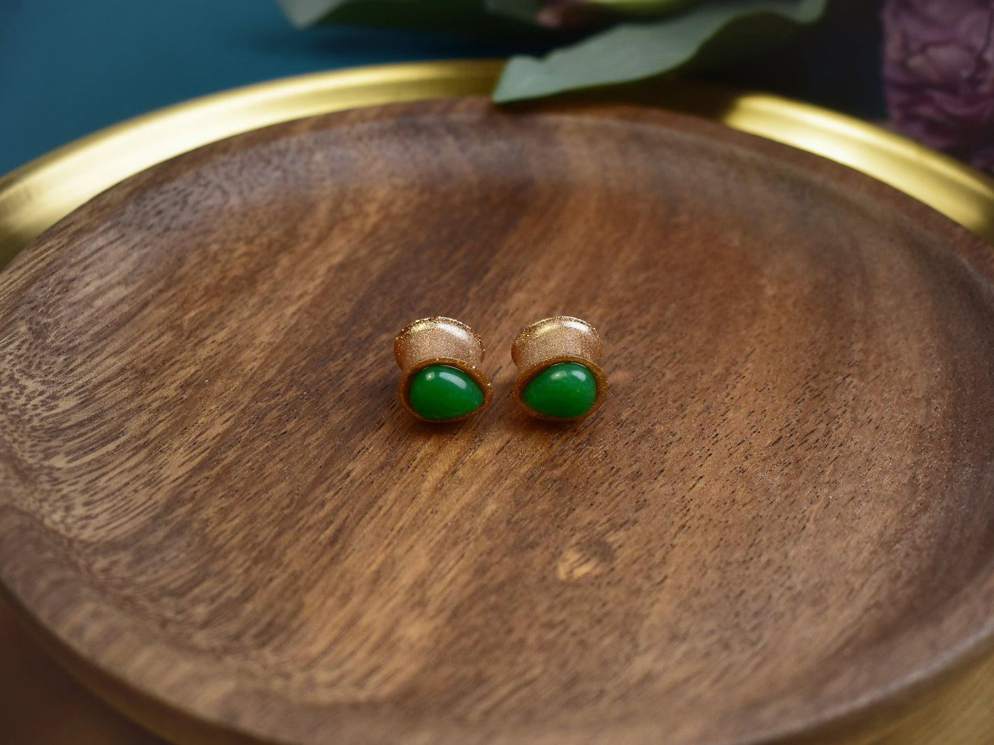 Złote plugi do uszu 10mm z jadeitem | Łezki | Para Spirit Of Copper