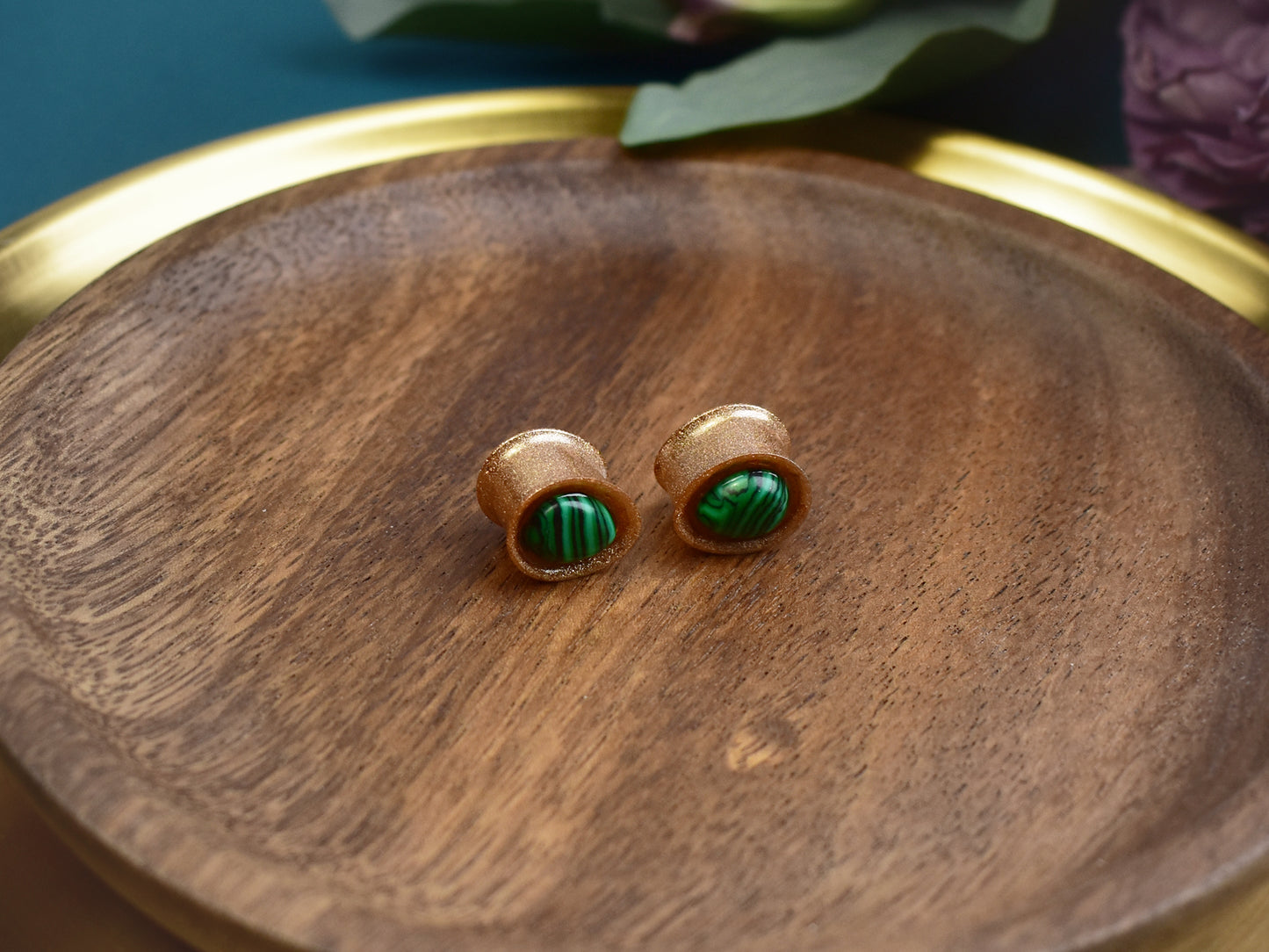 Złote plugi do uszu 12mm z malachitem | Łezki | Para Spirit Of Copper