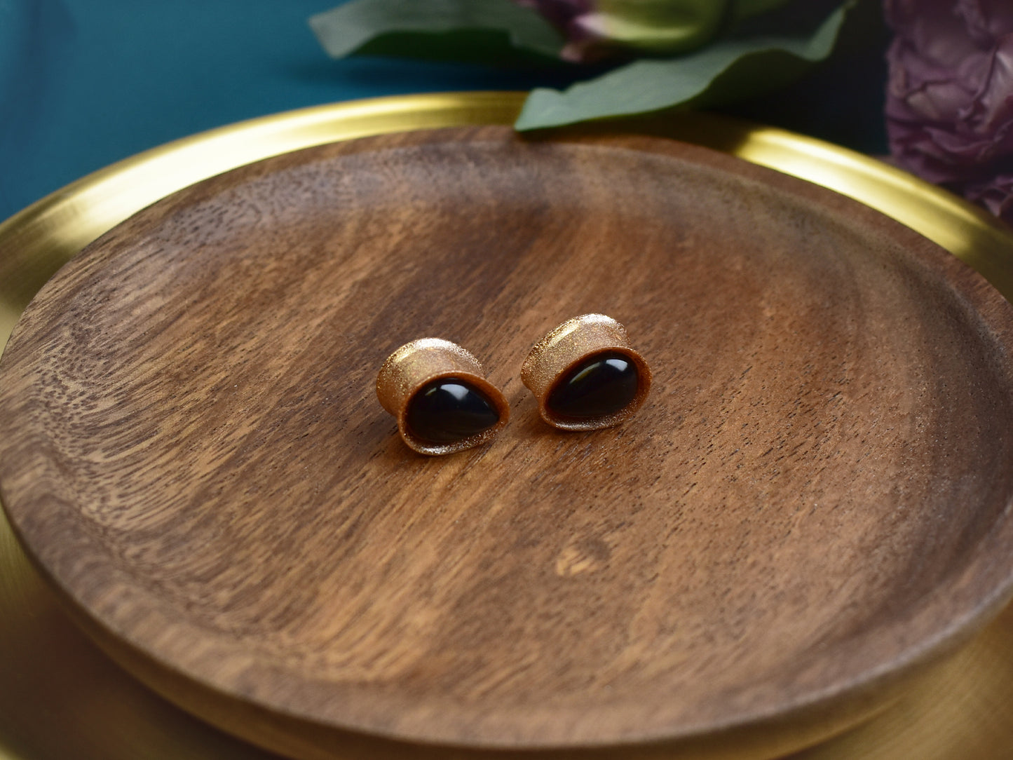 Złote plugi do uszu 14mm z onyksem | Łezki | Para Spirit Of Copper