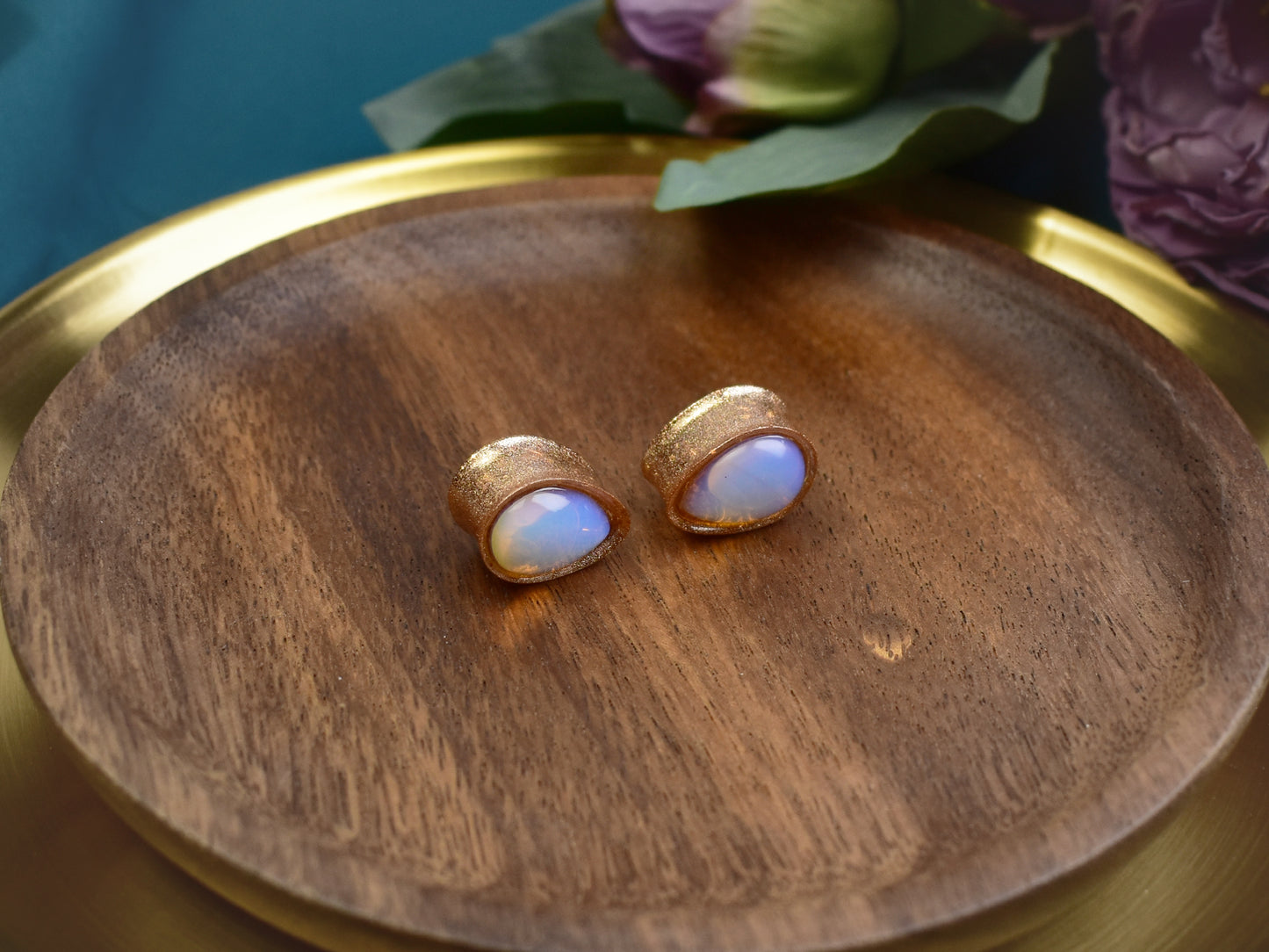 Złote plugi do uszu 16mm z opalem | Łezki | Para Spirit Of Copper
