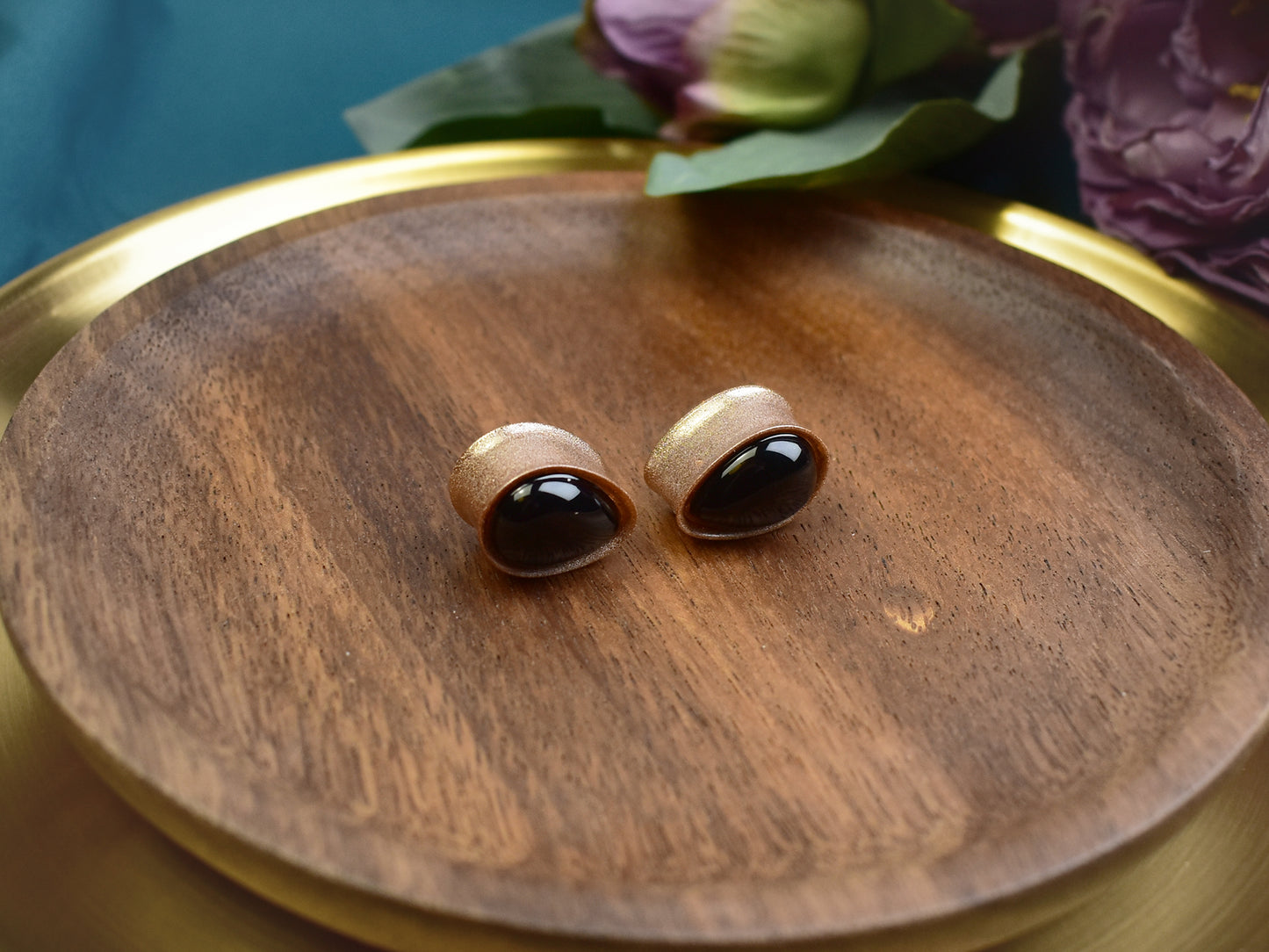 Złote plugi do uszu 16mm z onyksem | Łezki | Para Spirit Of Copper
