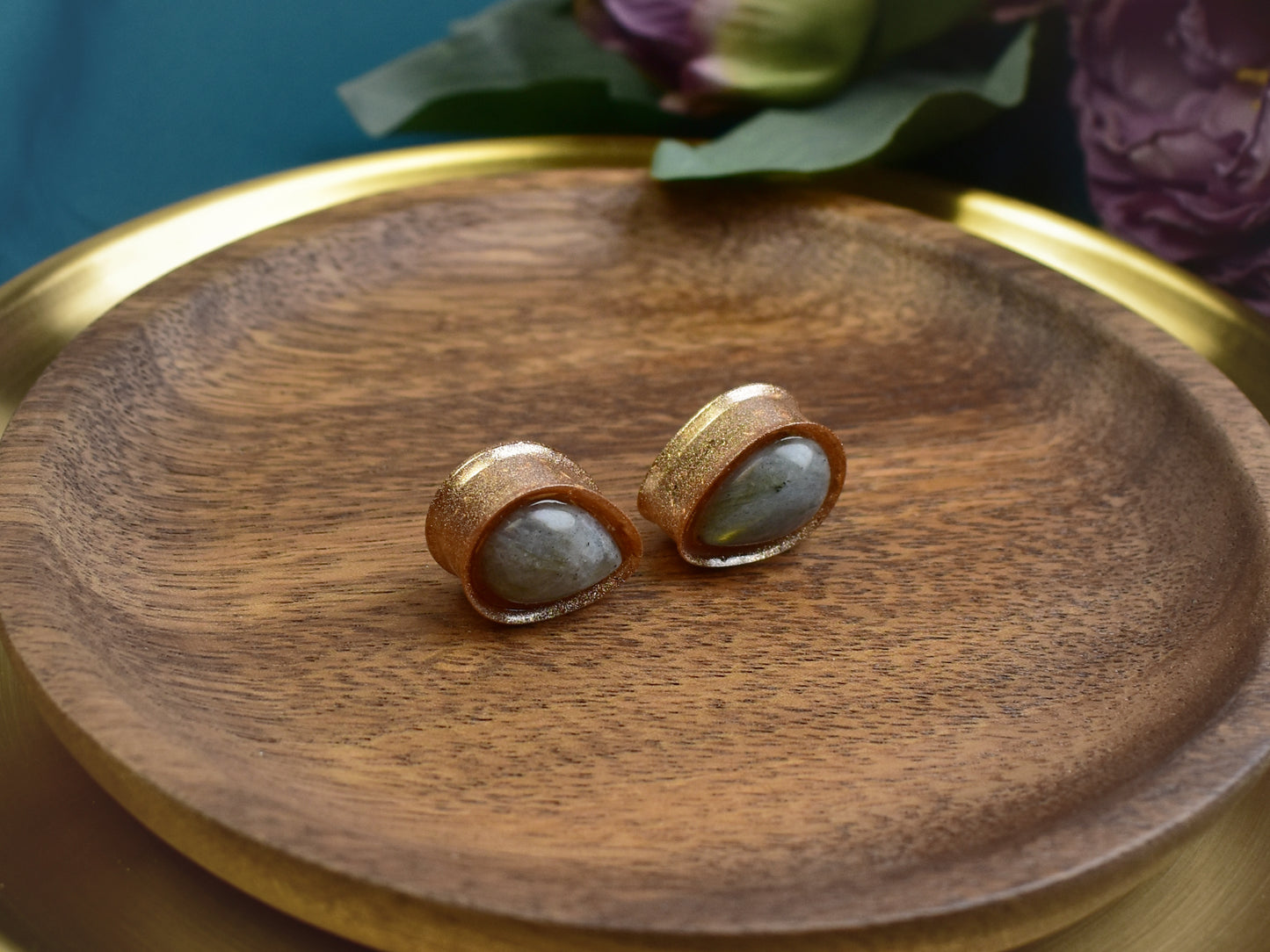 Złote plugi do uszu 19mm z labradorytem | Łezki | Para Spirit Of Copper