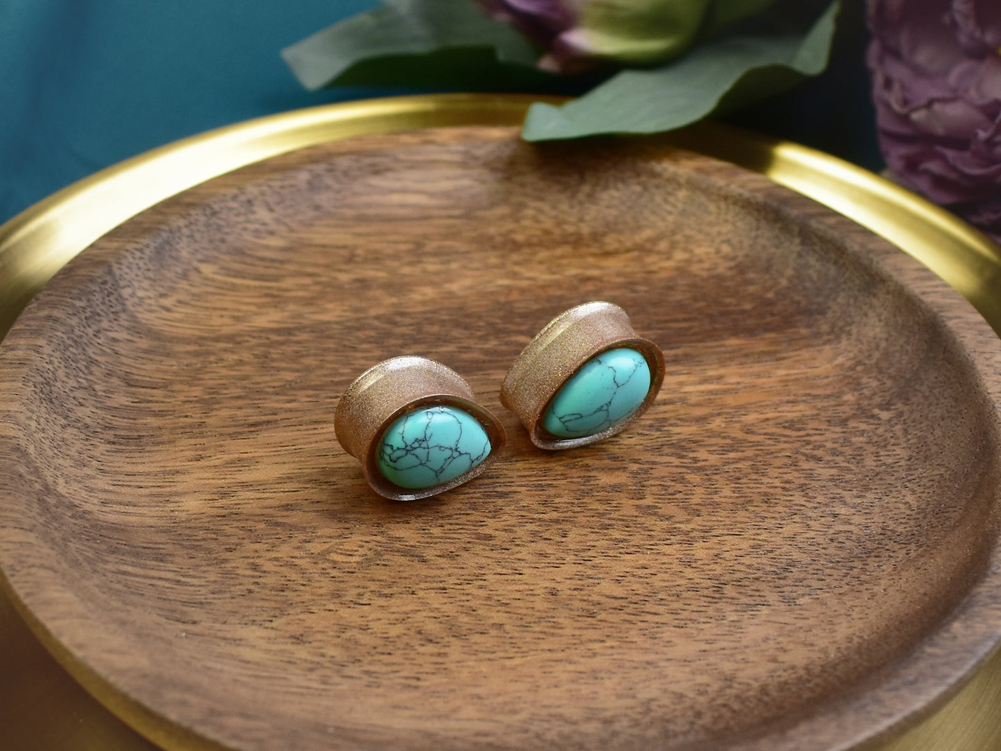 Złote plugi do uszu 19mm z howlitem | Łezki | Para Spirit Of Copper