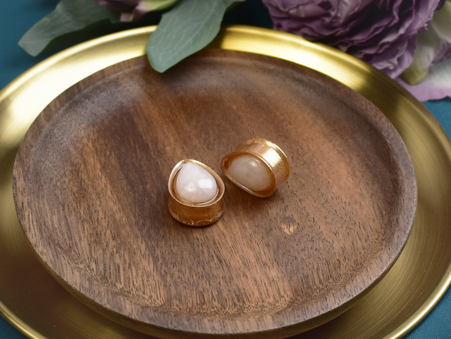 Złote plugi do uszu 22mm z różowym kwarcem | Łezki | Para Spirit Of Copper