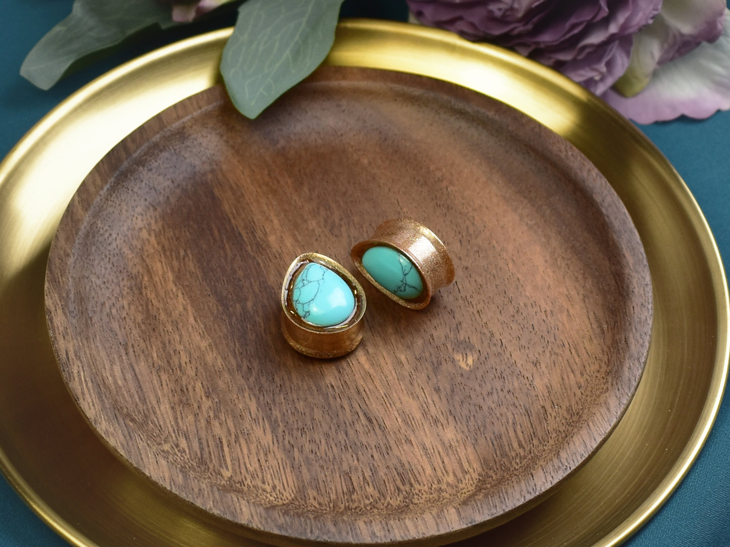 Złote plugi do uszu 22mm z howlitem | Łezki | Para Spirit Of Copper