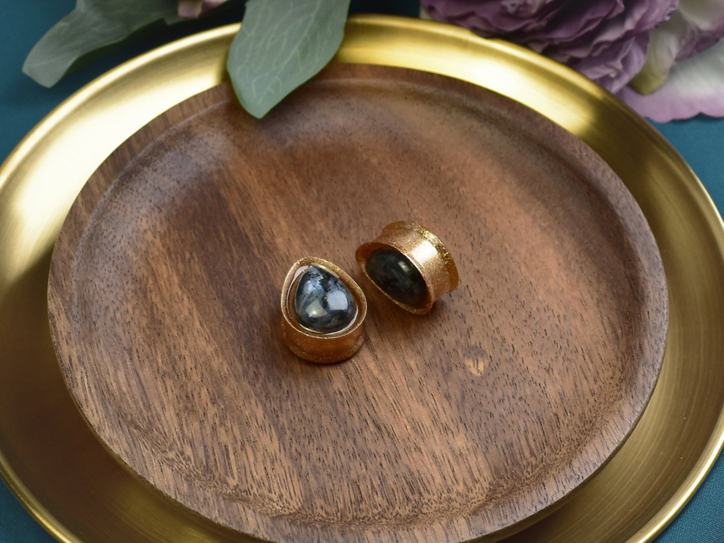 Złote plugi do uszu 22mm z larvikitem | Łezki | Para Spirit Of Copper