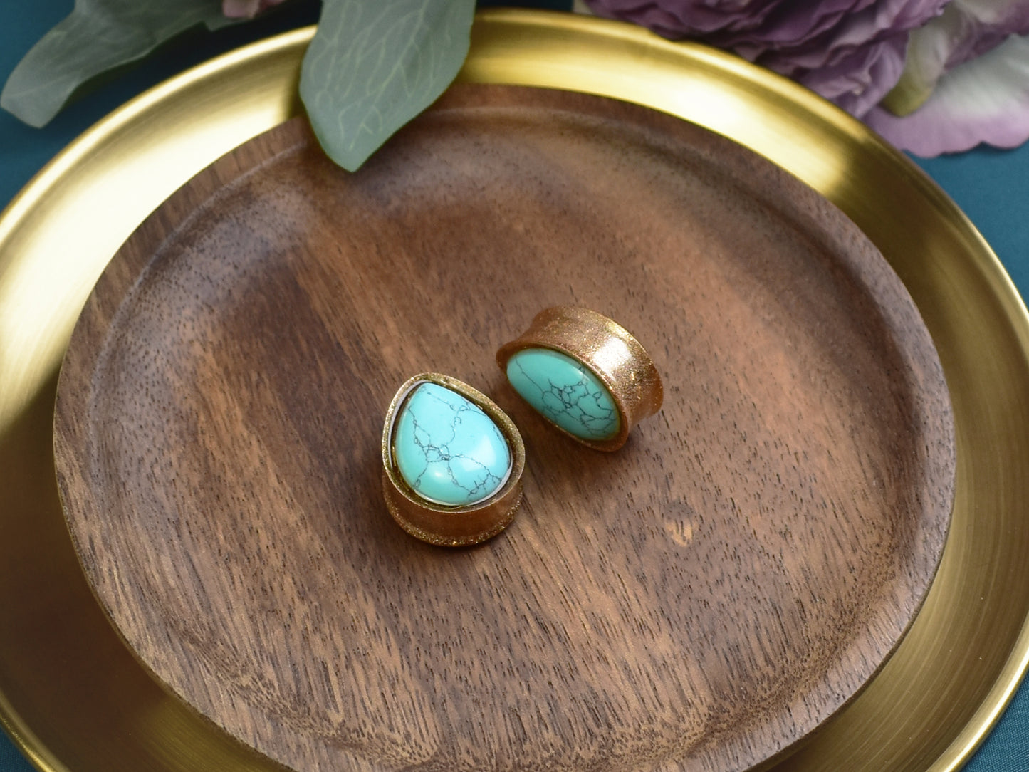 Złote plugi do uszu 25mm z howlitem | Łezki | Para Spirit Of Copper