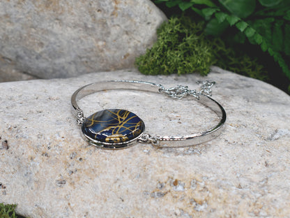 Steel bracelet with abstract cabochon