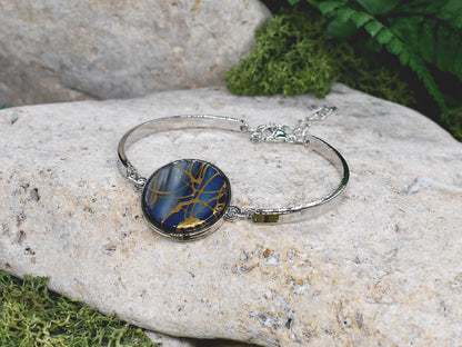 Steel bracelet with abstract cabochon