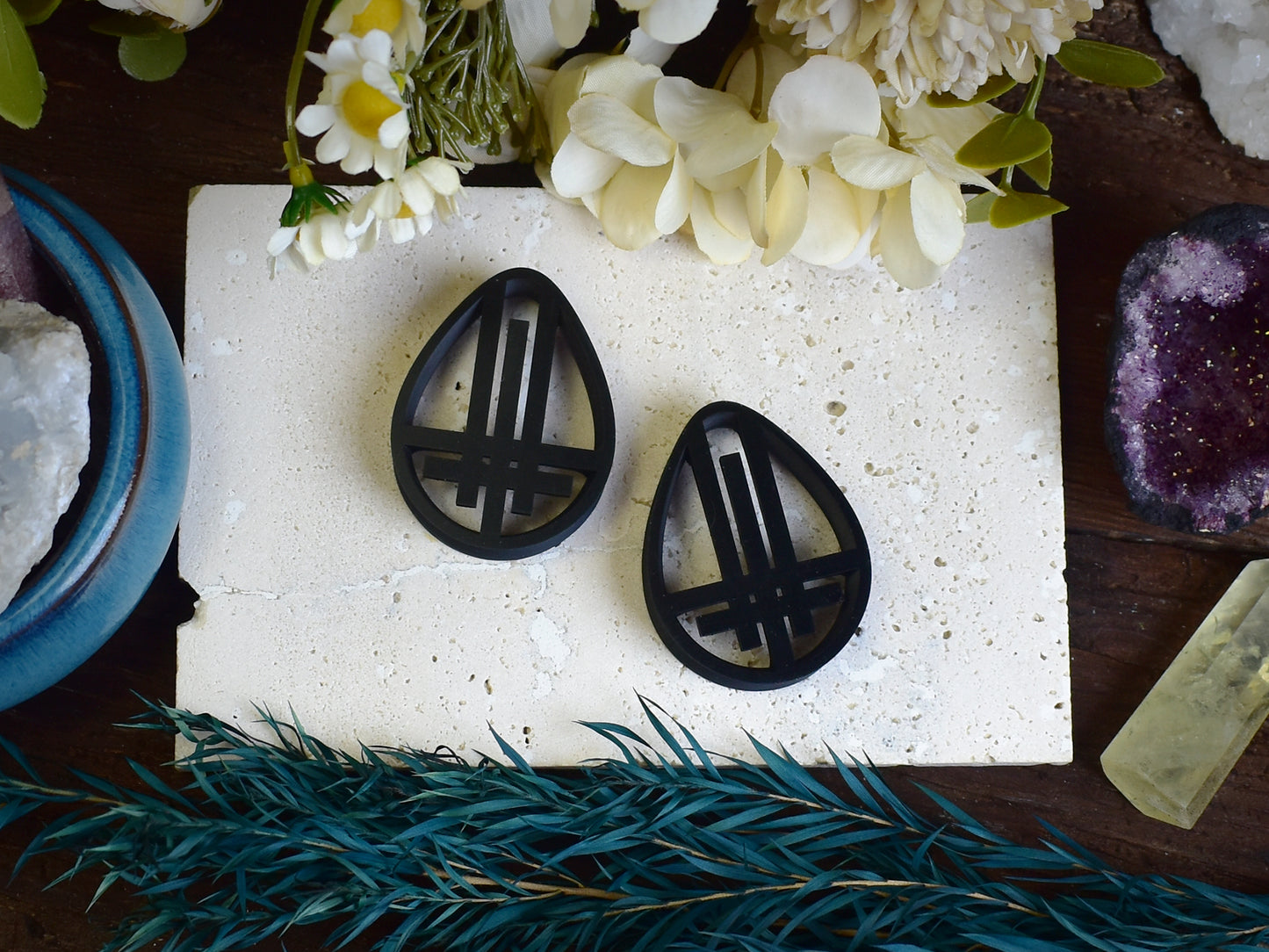 Tunele w Kształcie Łezki z Potrójnym Odwróconym Krzyżem | 14 Kolorów