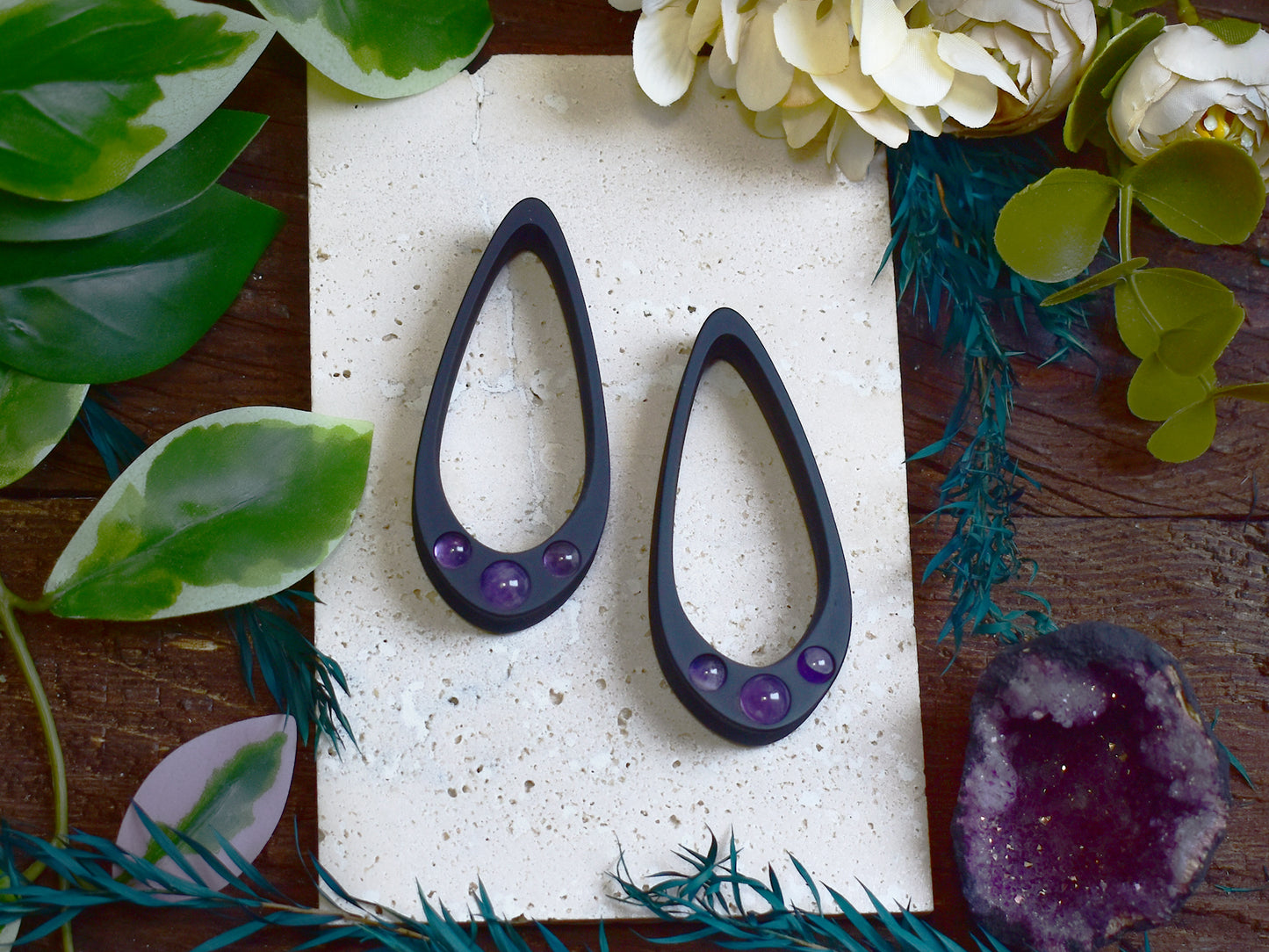 Long Teardrop Ear Plugs 25-100mm with Amethyst