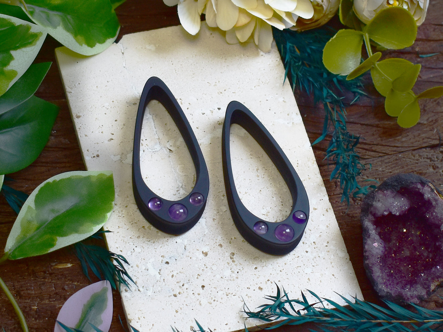 Long Teardrop Ear Plugs 25-100mm with Amethyst