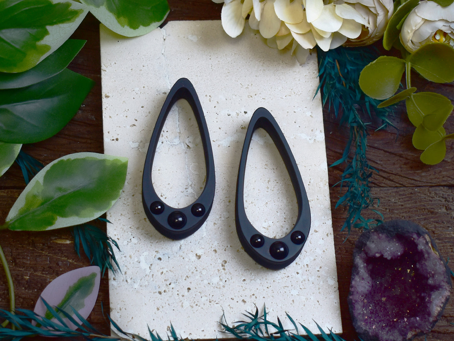 Long Teardrop Ear Plugs 25-100mm with Black Onyx