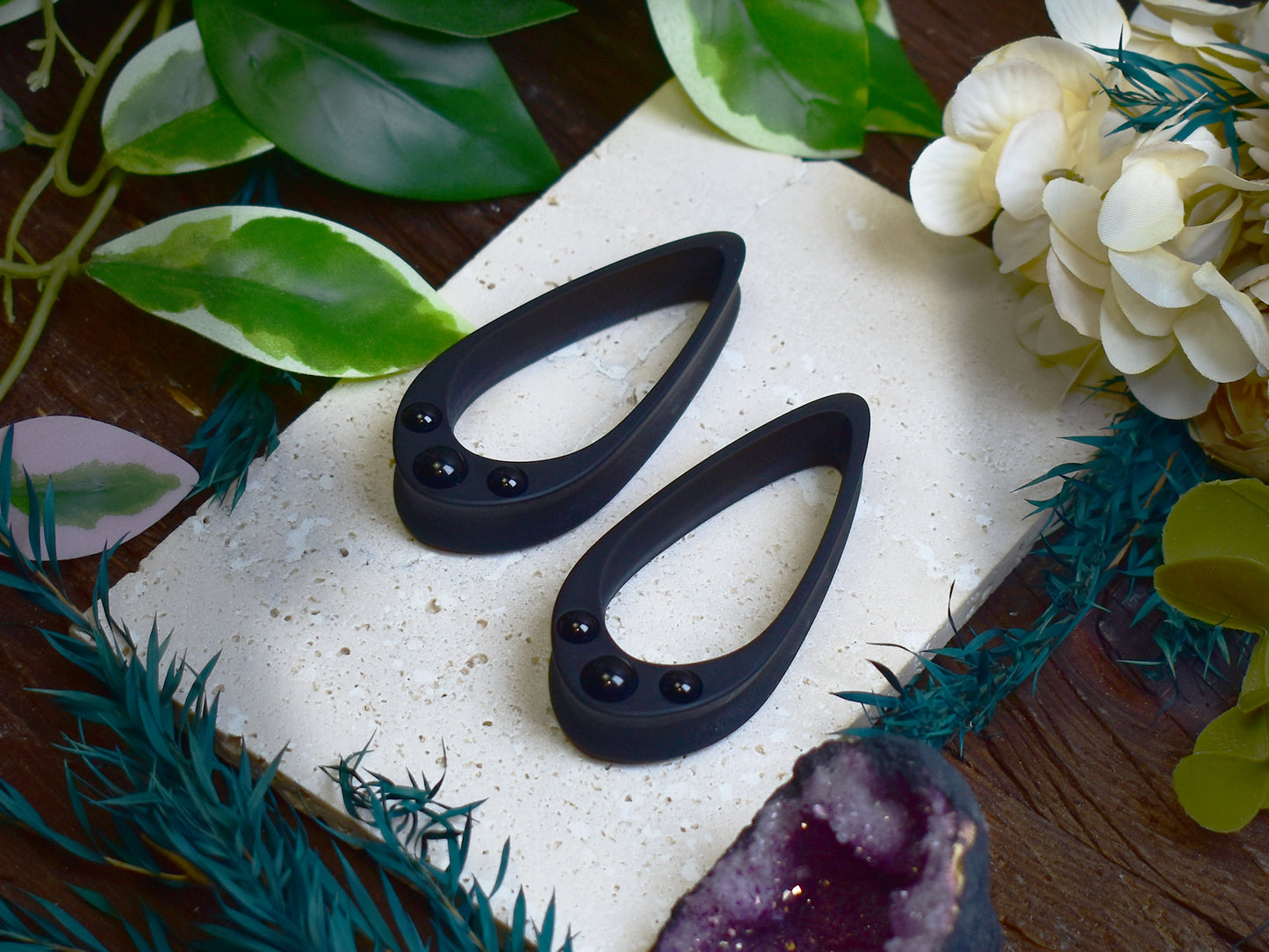Long Teardrop Ear Plugs 25-100mm with Black Onyx