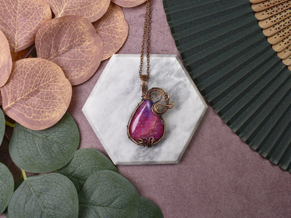 Miedziany wisiorek wire wrapping z różowym agatem