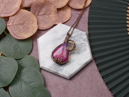 Miedziany wisiorek wire wrapping z różowym agatem