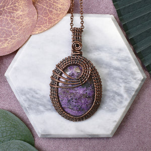 Miedziany wisiorek wire wrapping z purpurytem Spirit Of Copper