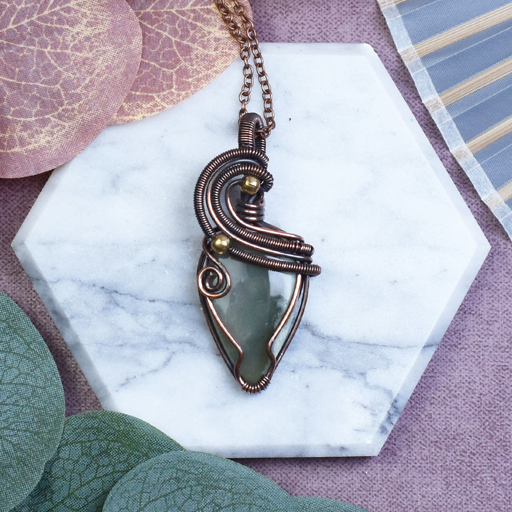 Miedziany Wisiorek Wire-Wrapping z Waryscytem