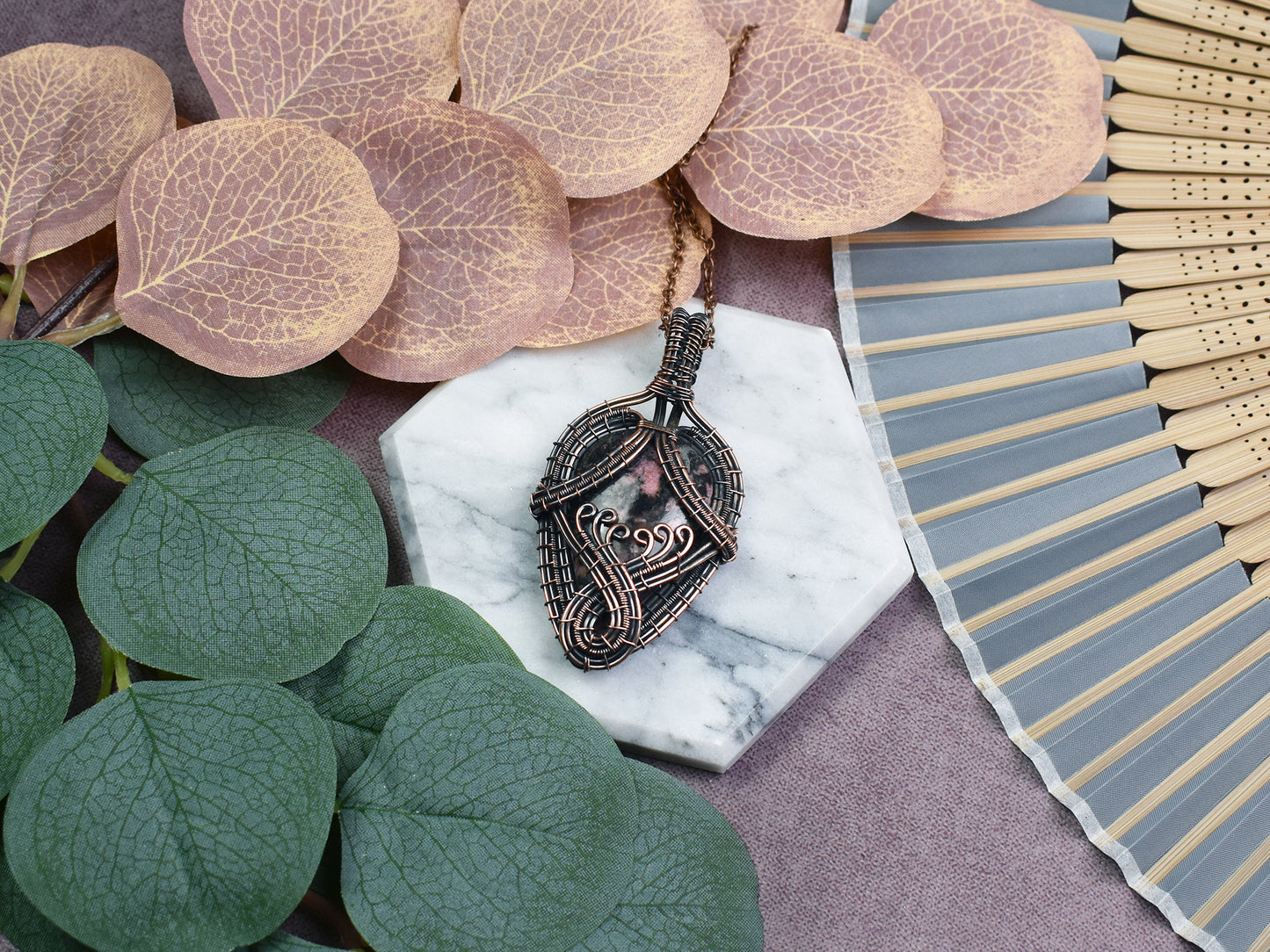 Miedziany Wisiorek Wire-Wrapping z Rodonitem