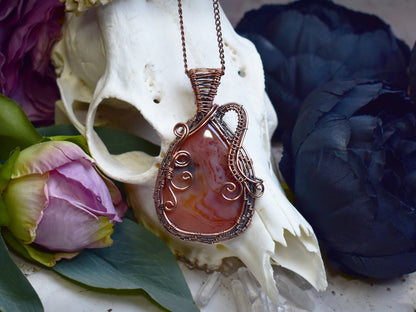 Miedziany wisiorek wire wrapping z czerwonym agatem mszystym
