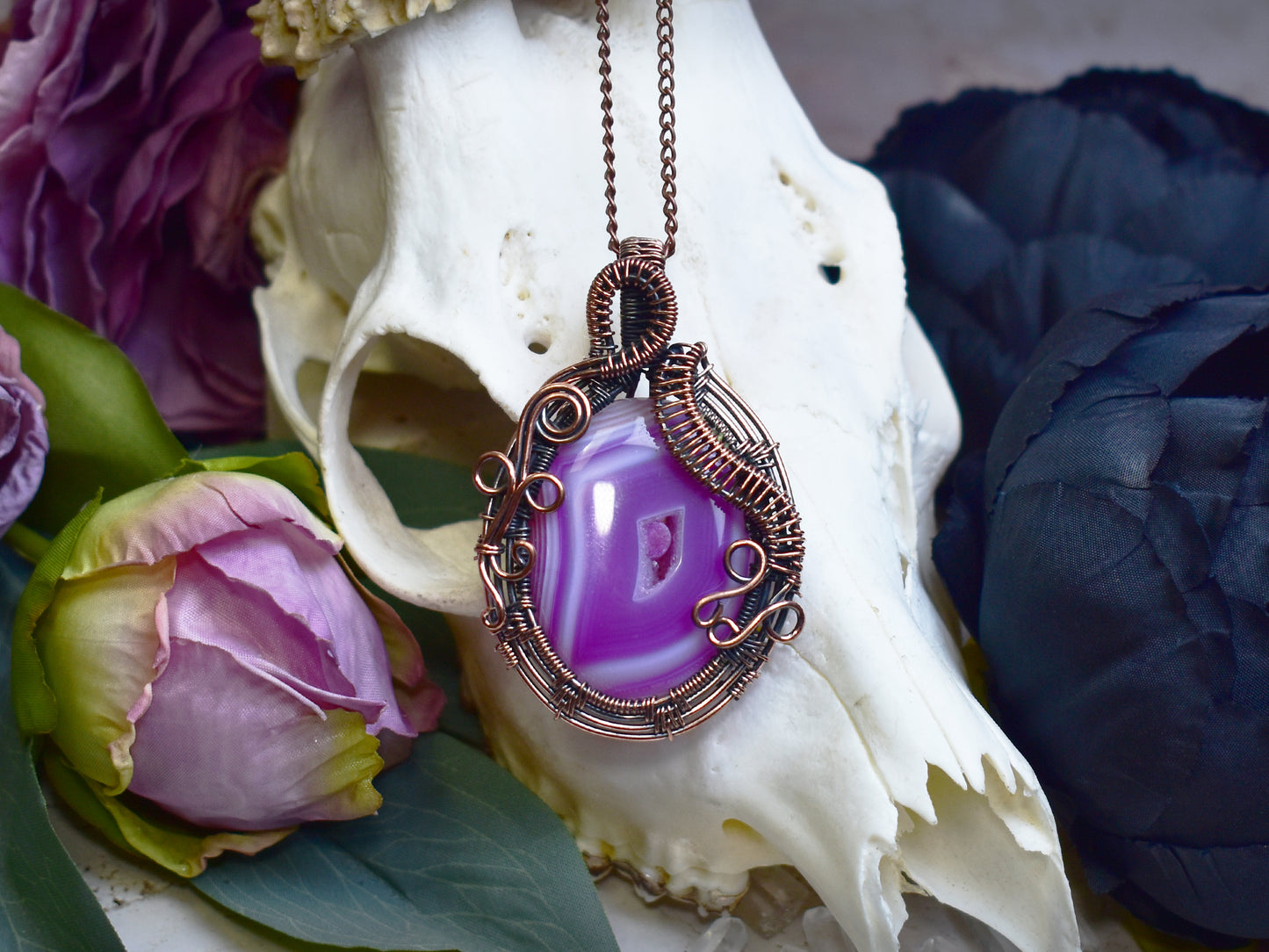 Miedziany wisiorek wire wrapping z różowym agatem